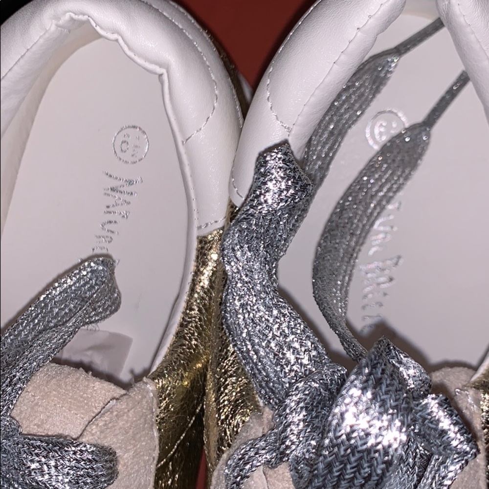 Shoes - Picture 4 of 5